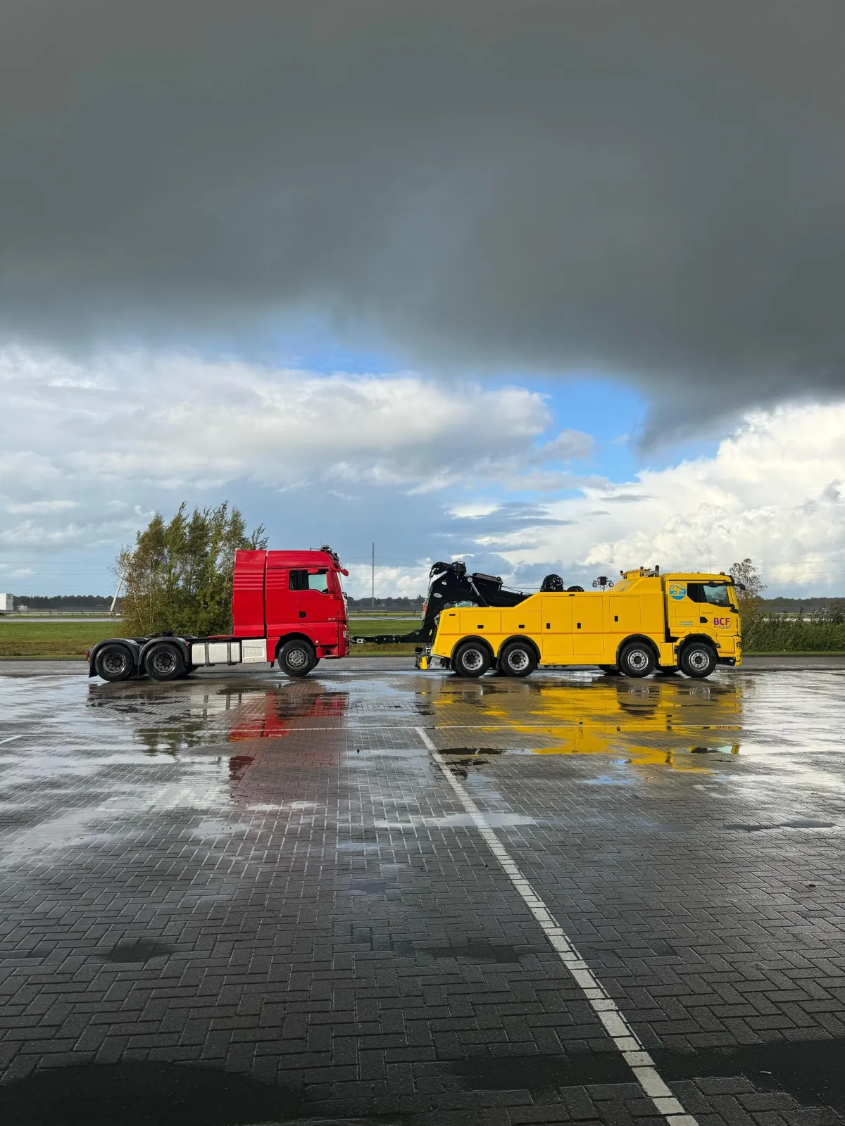 BCF Mobiliteit heavy recovery truck towing a red truck